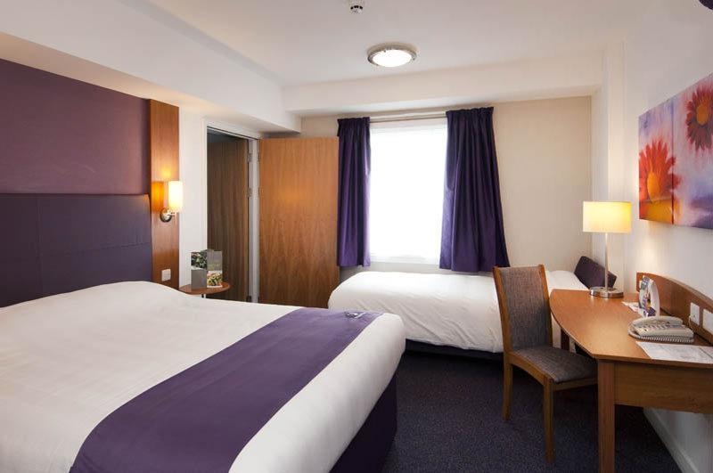 Premier Inn Bristol Filton Exterior foto